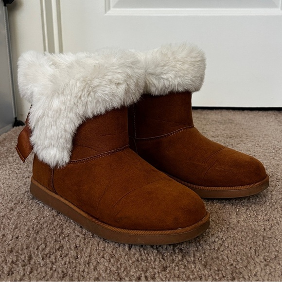 Juicy Couture Cognac Tan King Flat Heel Faux Fur Trim Winter Boots Size 8 - Picture 4 of 14
